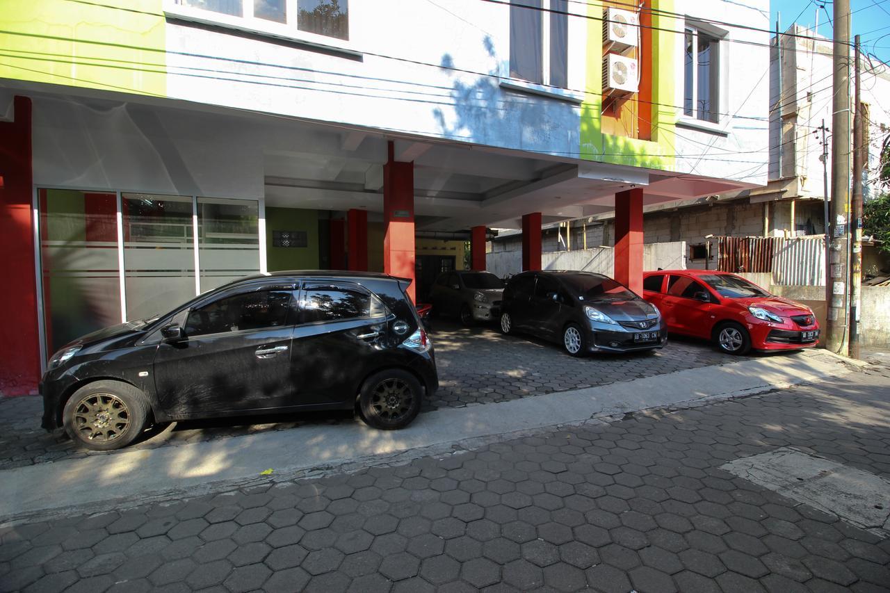Reddoorz Plus Near Lippo Plaza Jogjakarta Yogyakarta Bagian luar foto